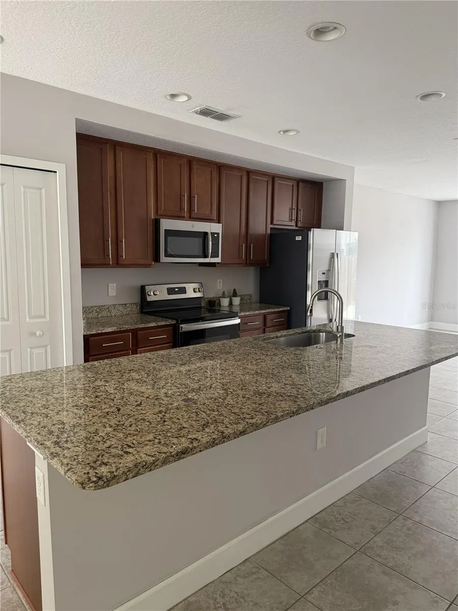 4713 TERRA ESMERALDA DR
