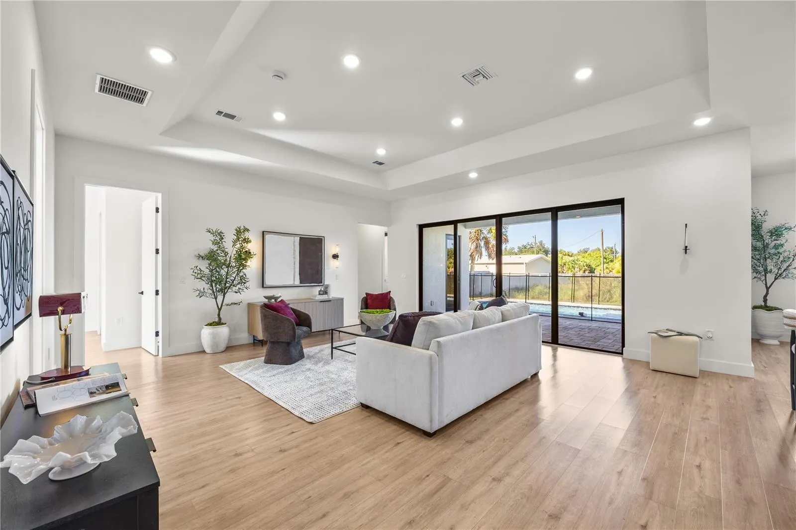 229 FERDON CIR