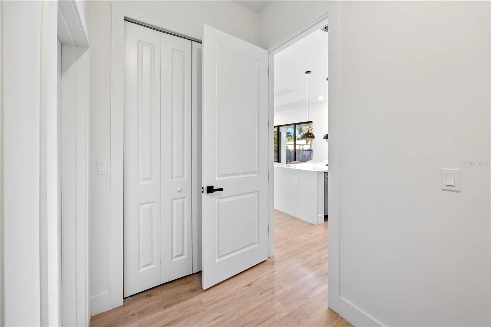 229 FERDON CIR