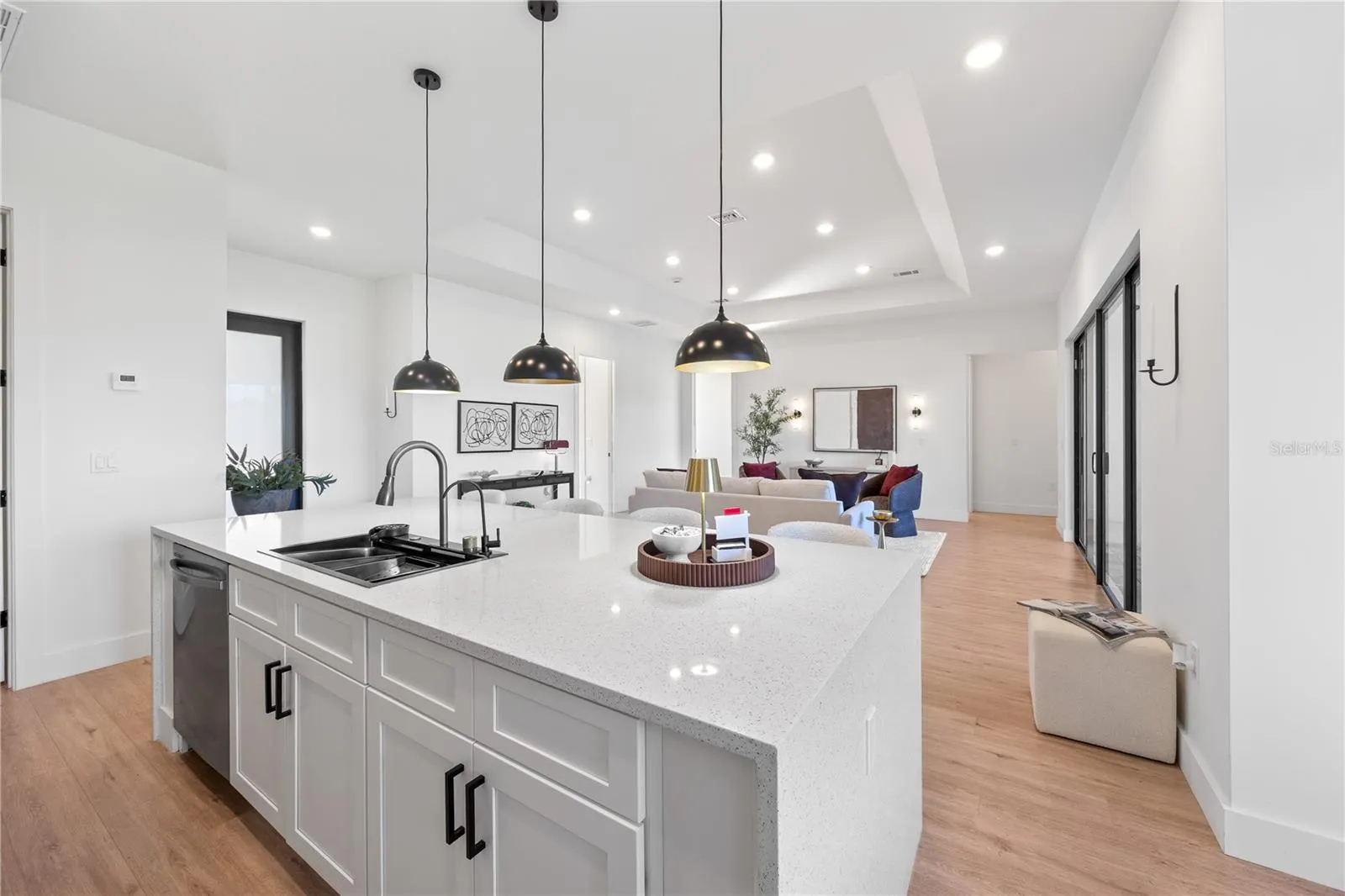 229 FERDON CIR