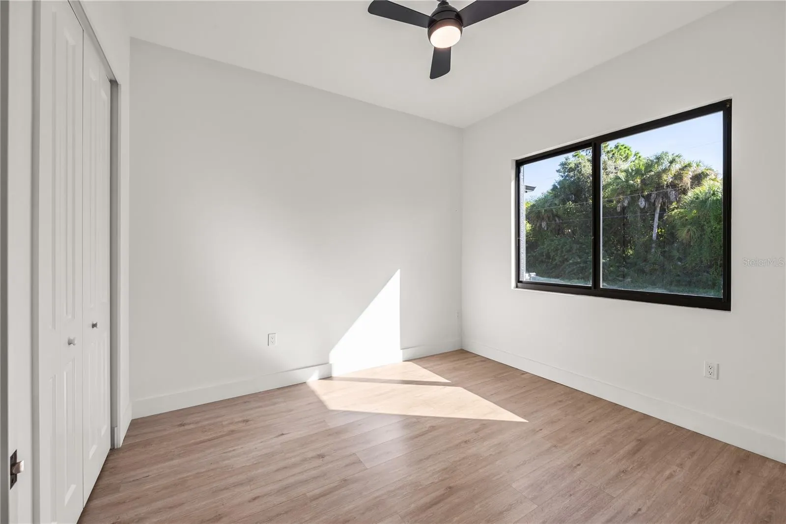 229 FERDON CIR