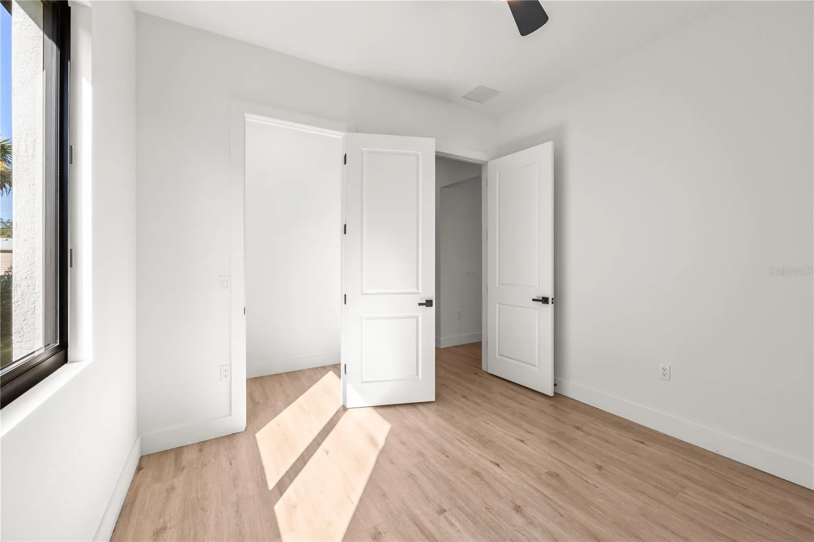 229 FERDON CIR