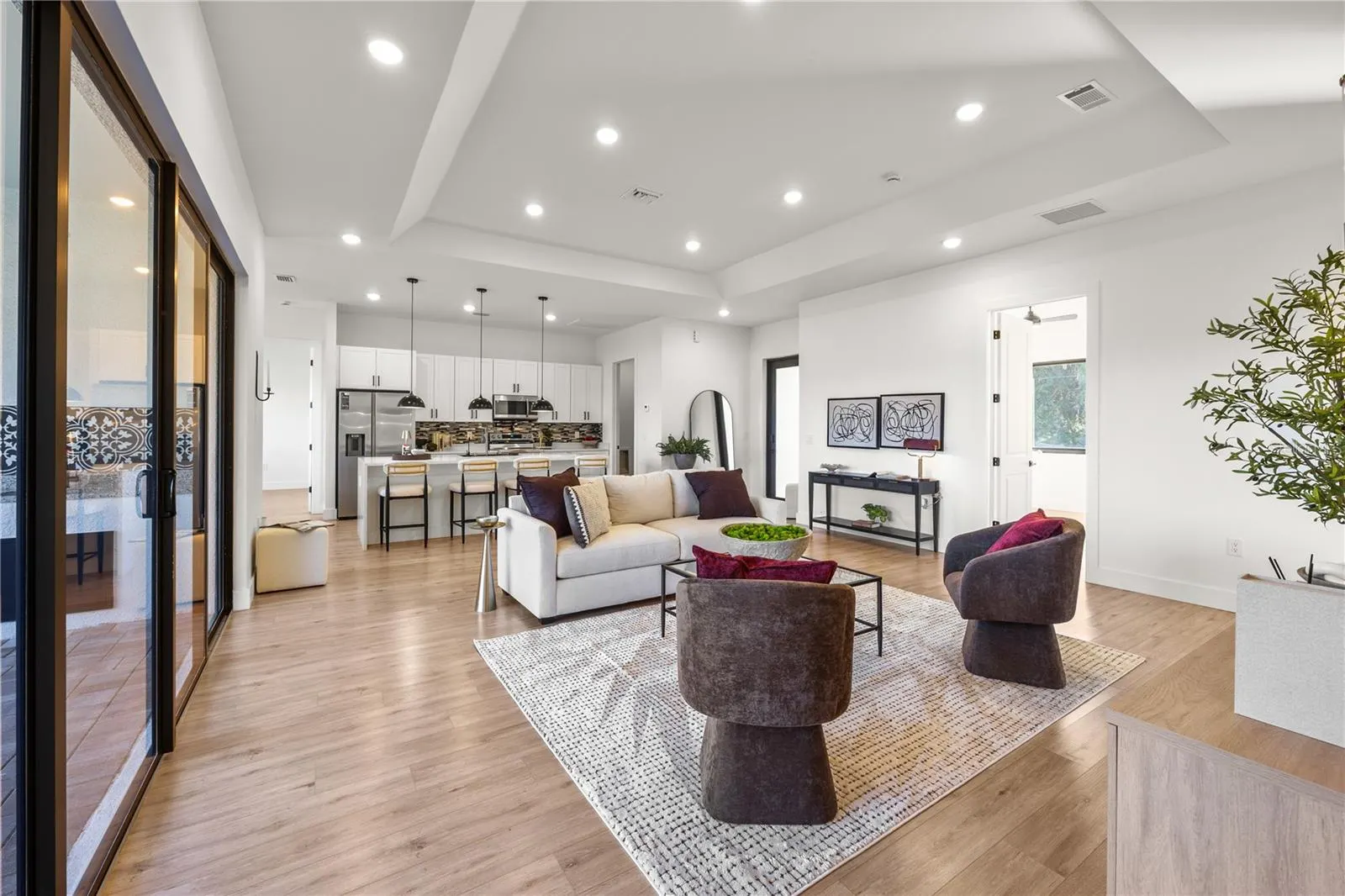 229 FERDON CIR