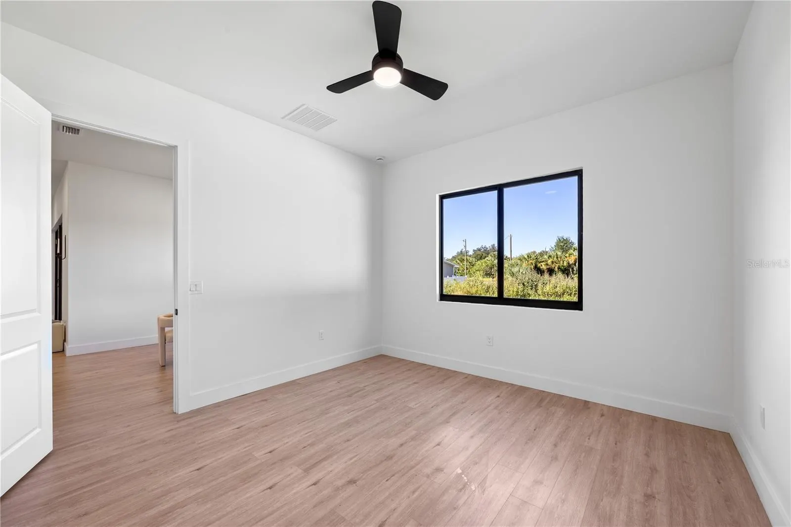 229 FERDON CIR