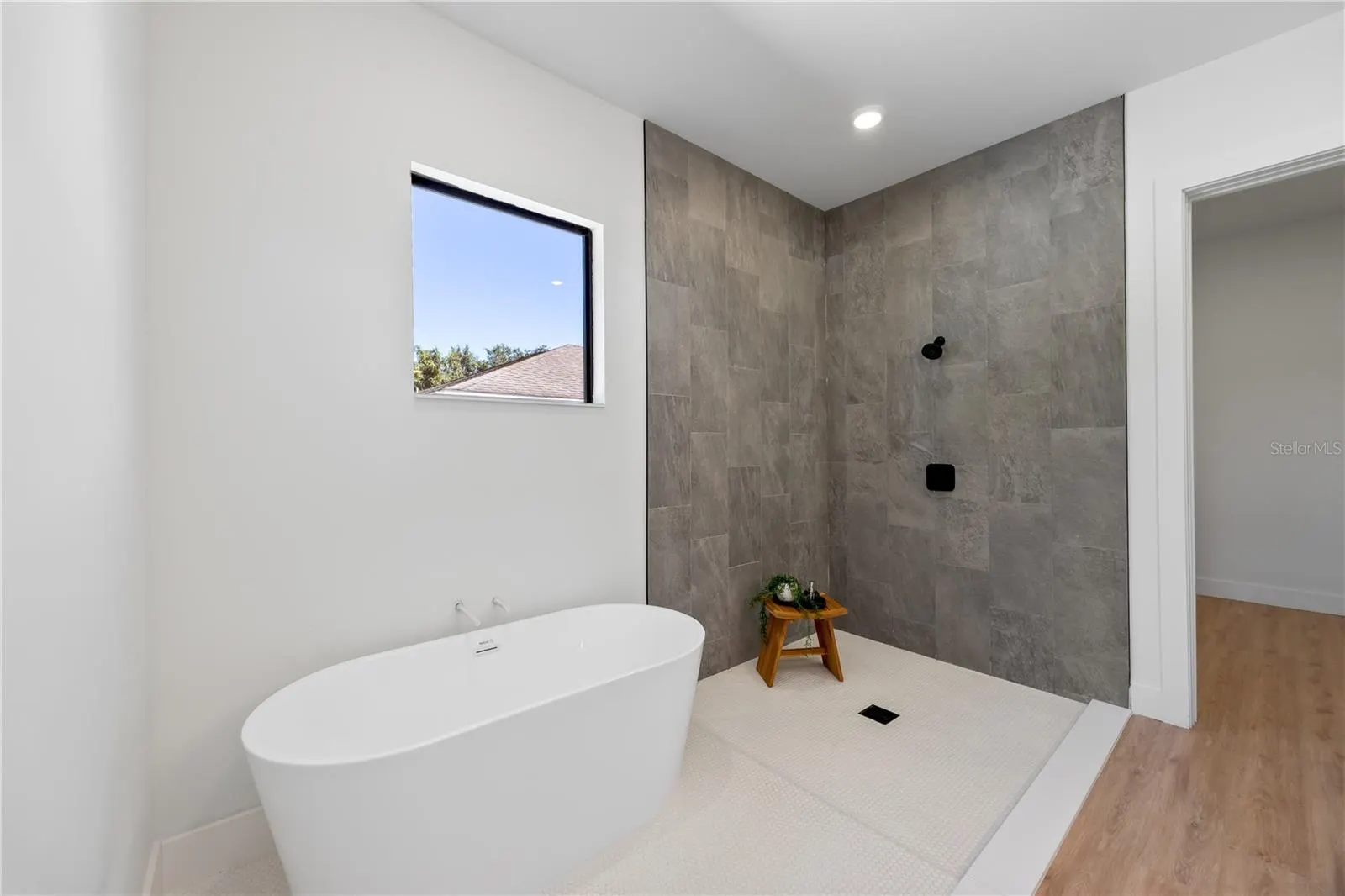 229 FERDON CIR