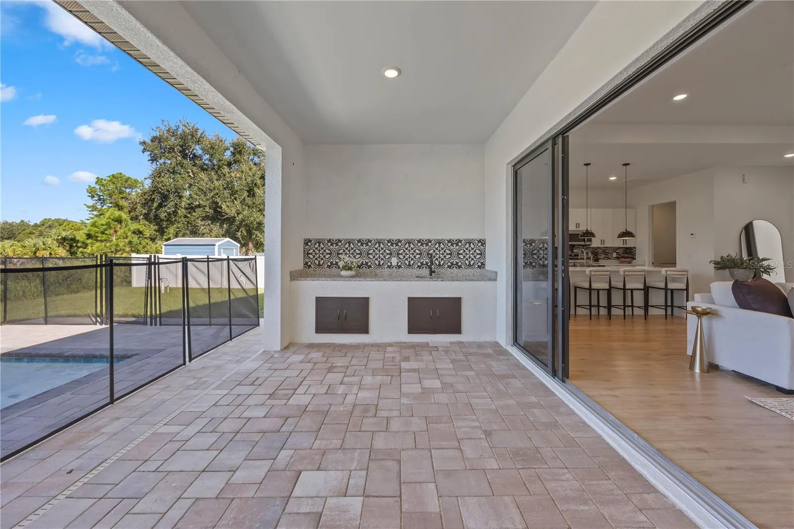 229 FERDON CIR