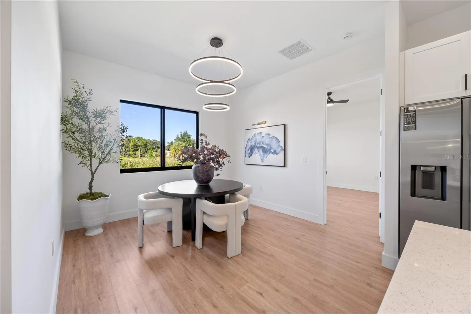 229 FERDON CIR