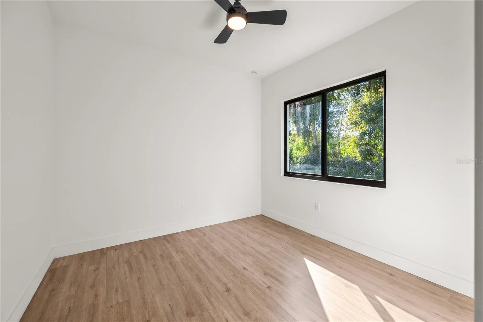 229 FERDON CIR