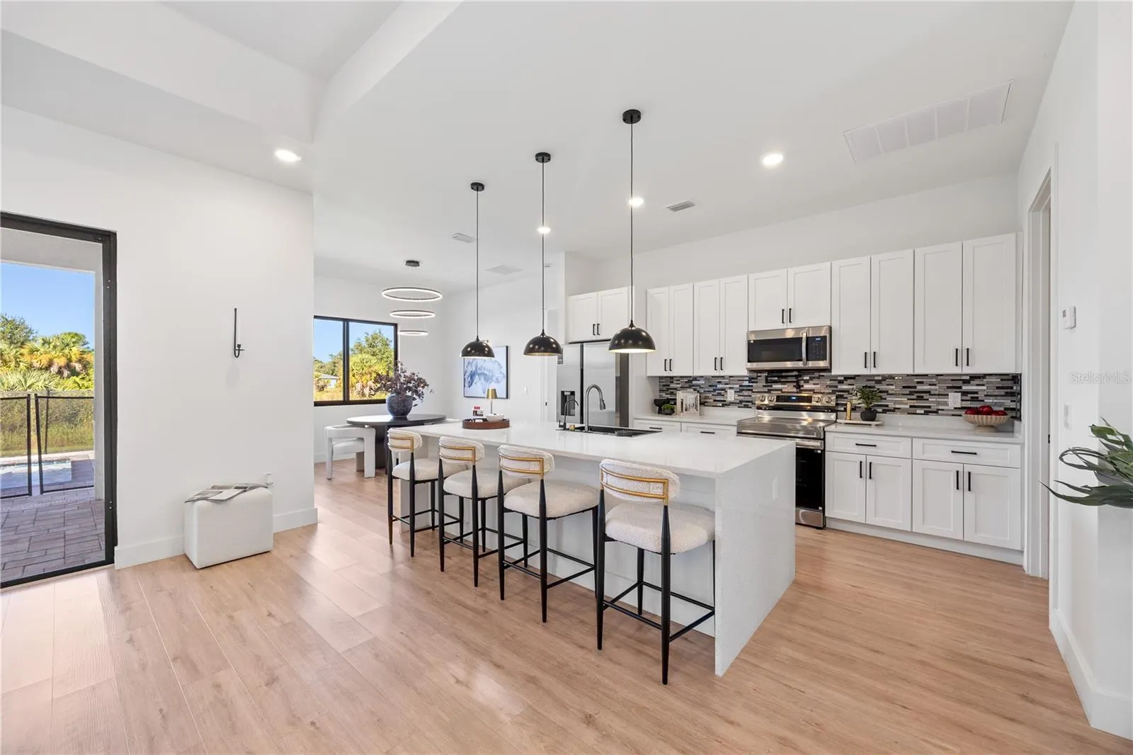 229 FERDON CIR