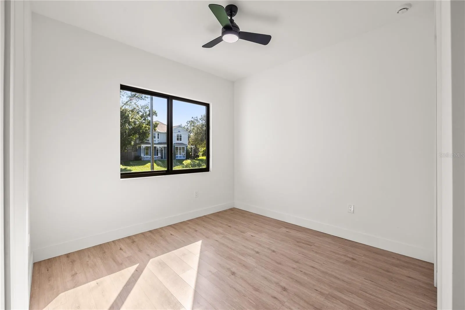 229 FERDON CIR