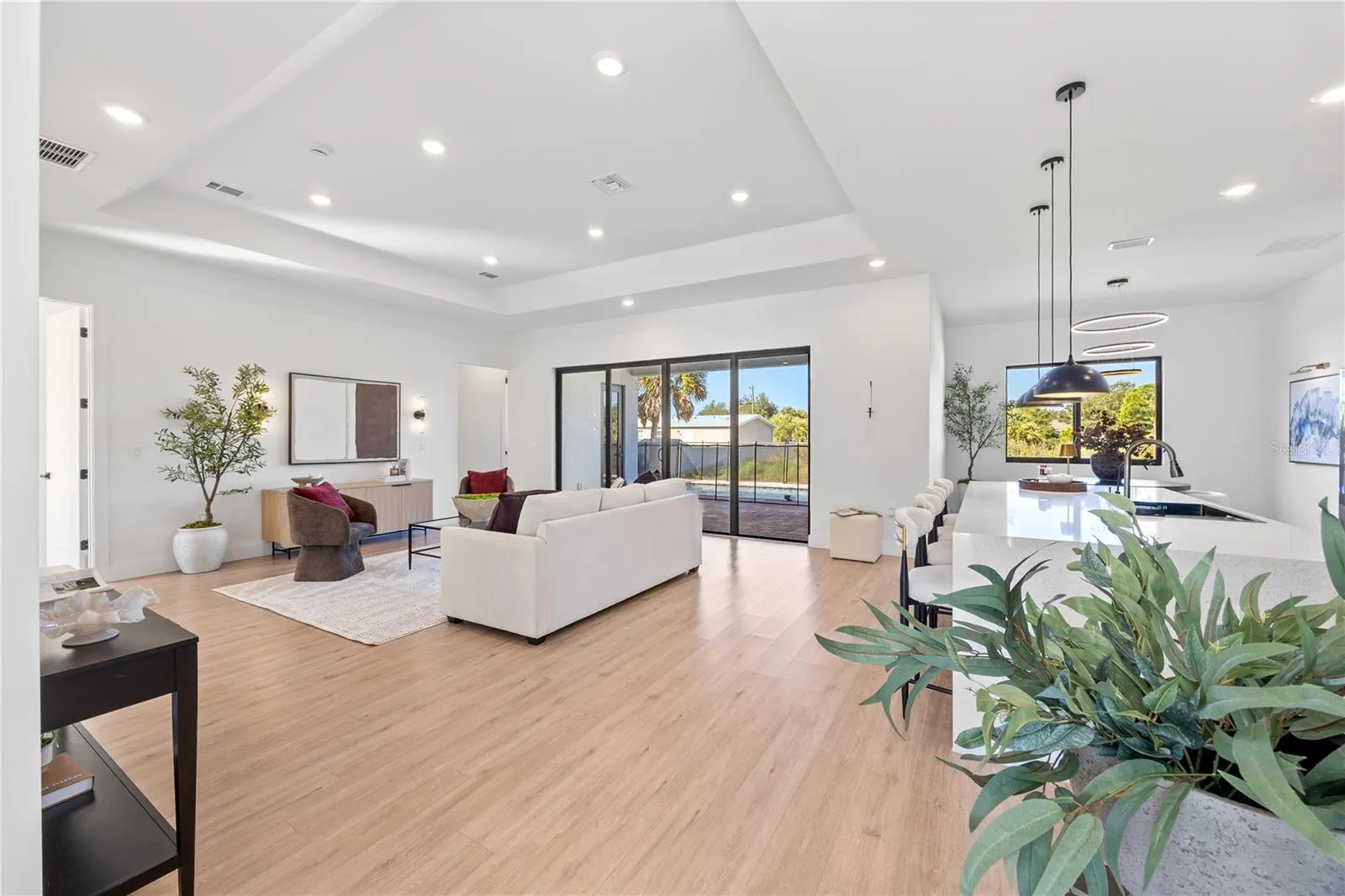 229 FERDON CIR