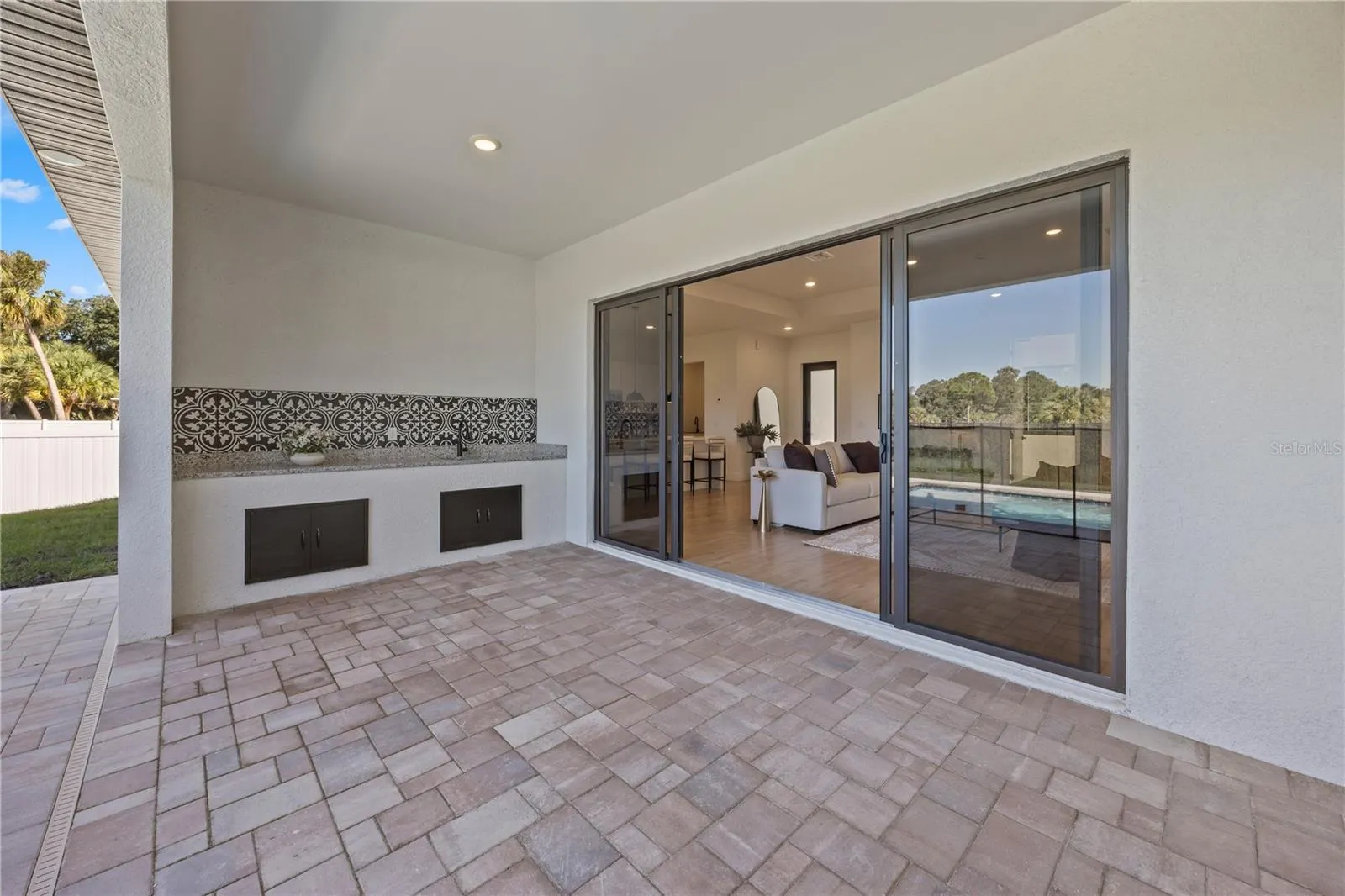 229 FERDON CIR