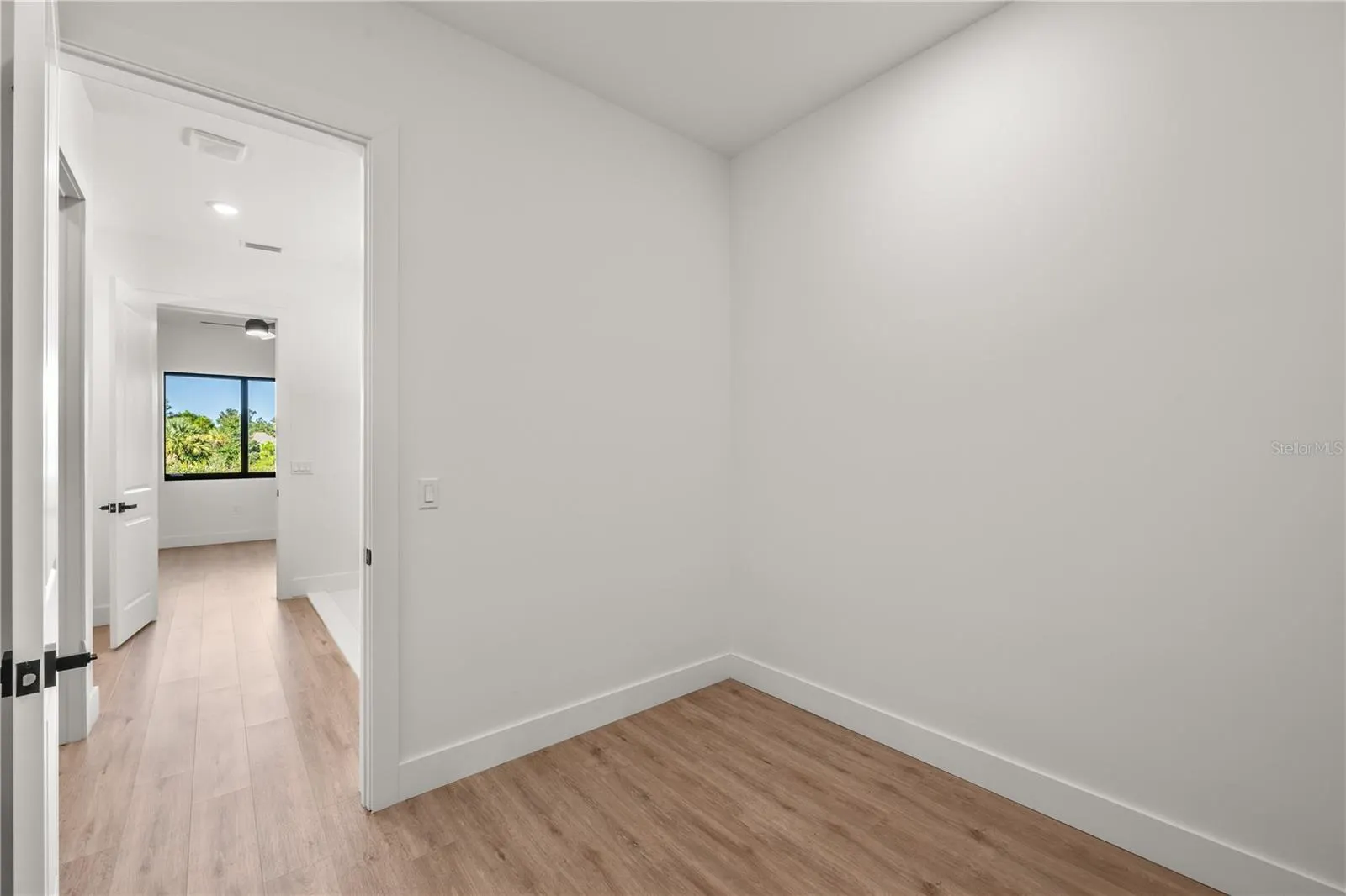 229 FERDON CIR