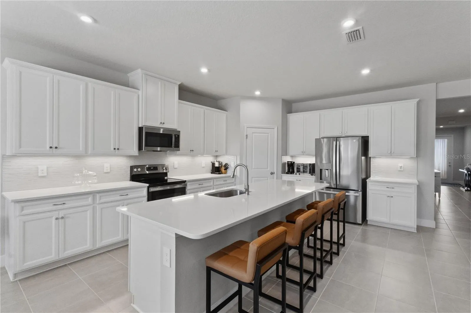 16891 CASTORO DR