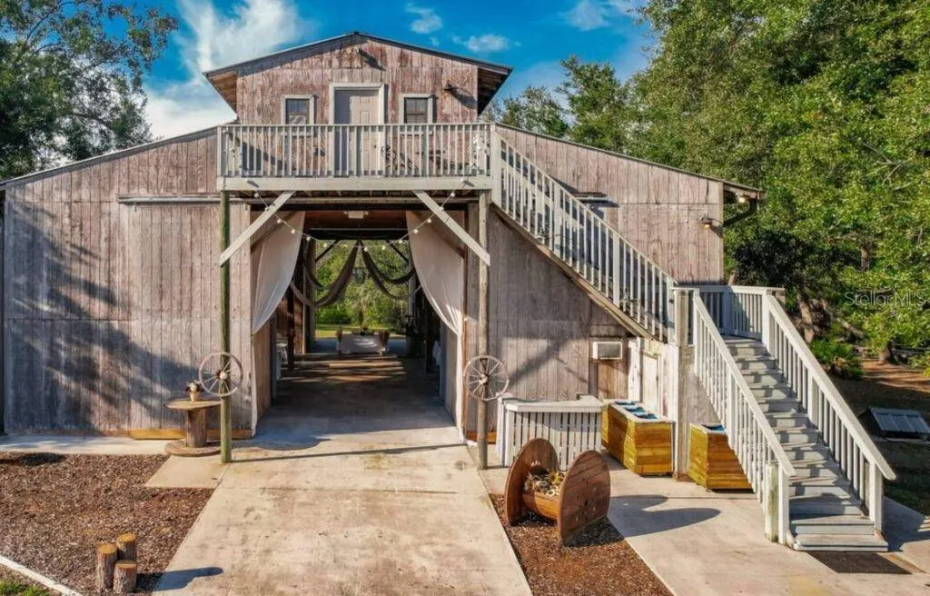 5826 SW HIGHWAY 72