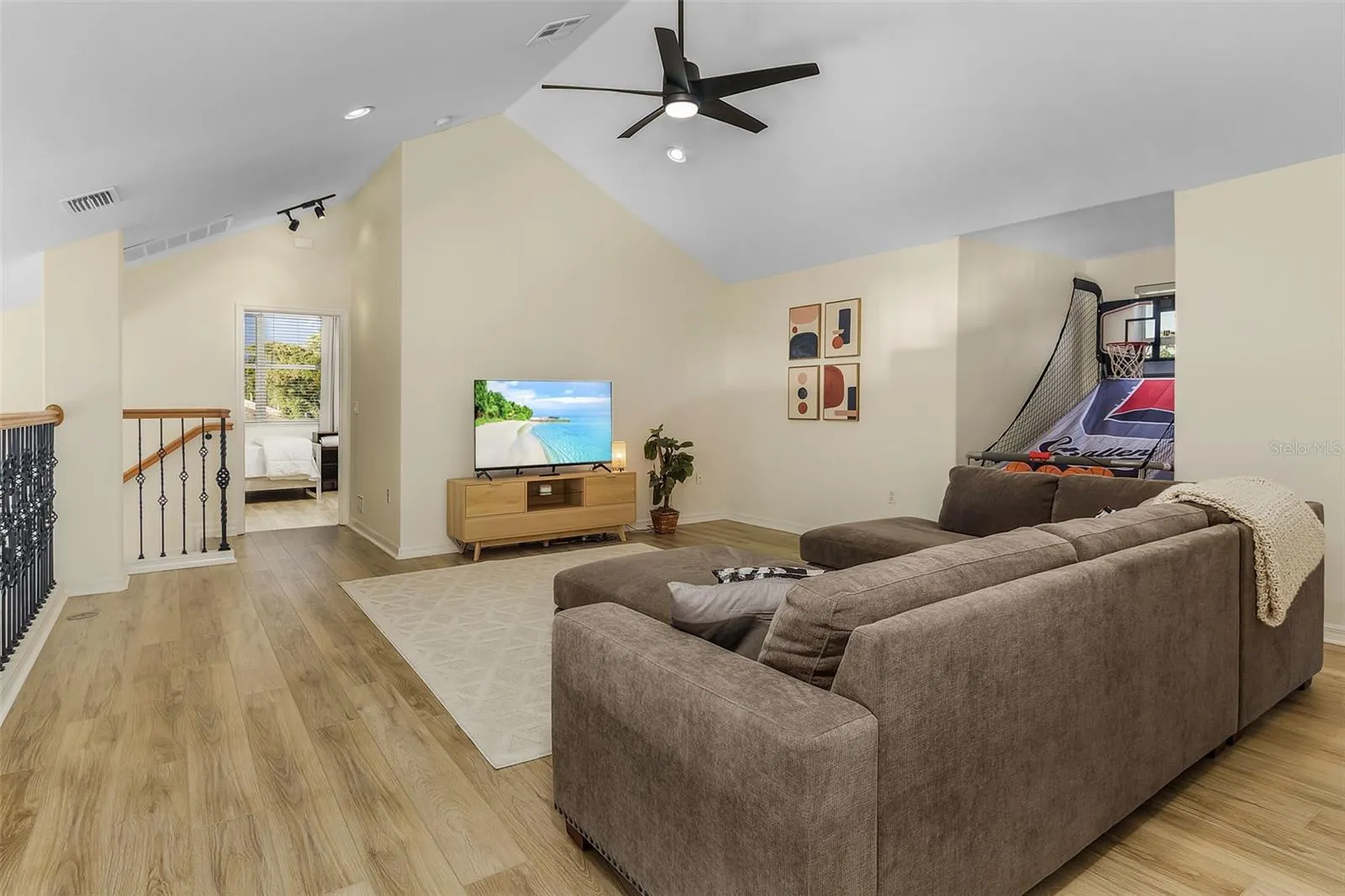 197 ALBERT LN