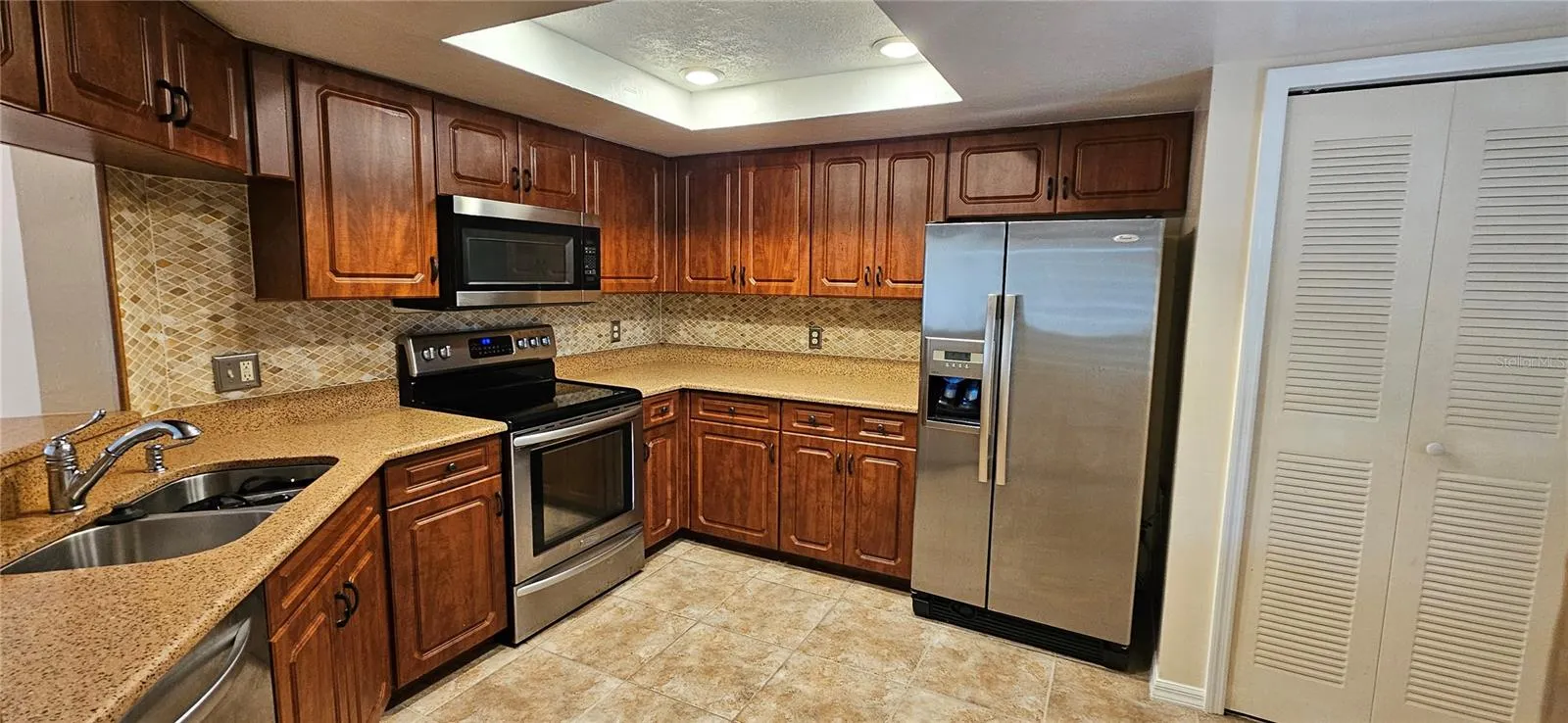 9640 WINDSOR GARDENS LN #104 #104