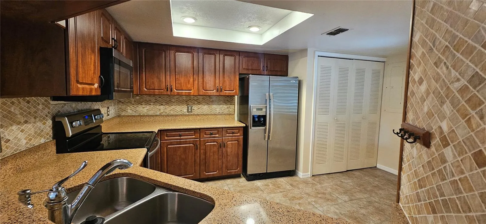 9640 WINDSOR GARDENS LN #104 #104