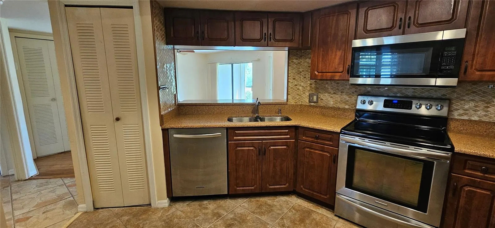 9640 WINDSOR GARDENS LN #104 #104