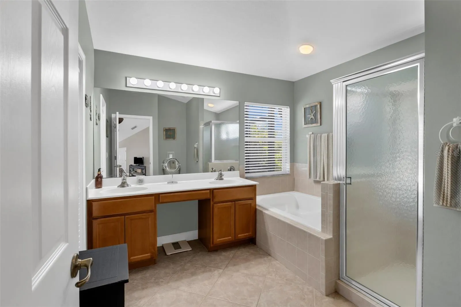 14394 SILVER LAKES CIR