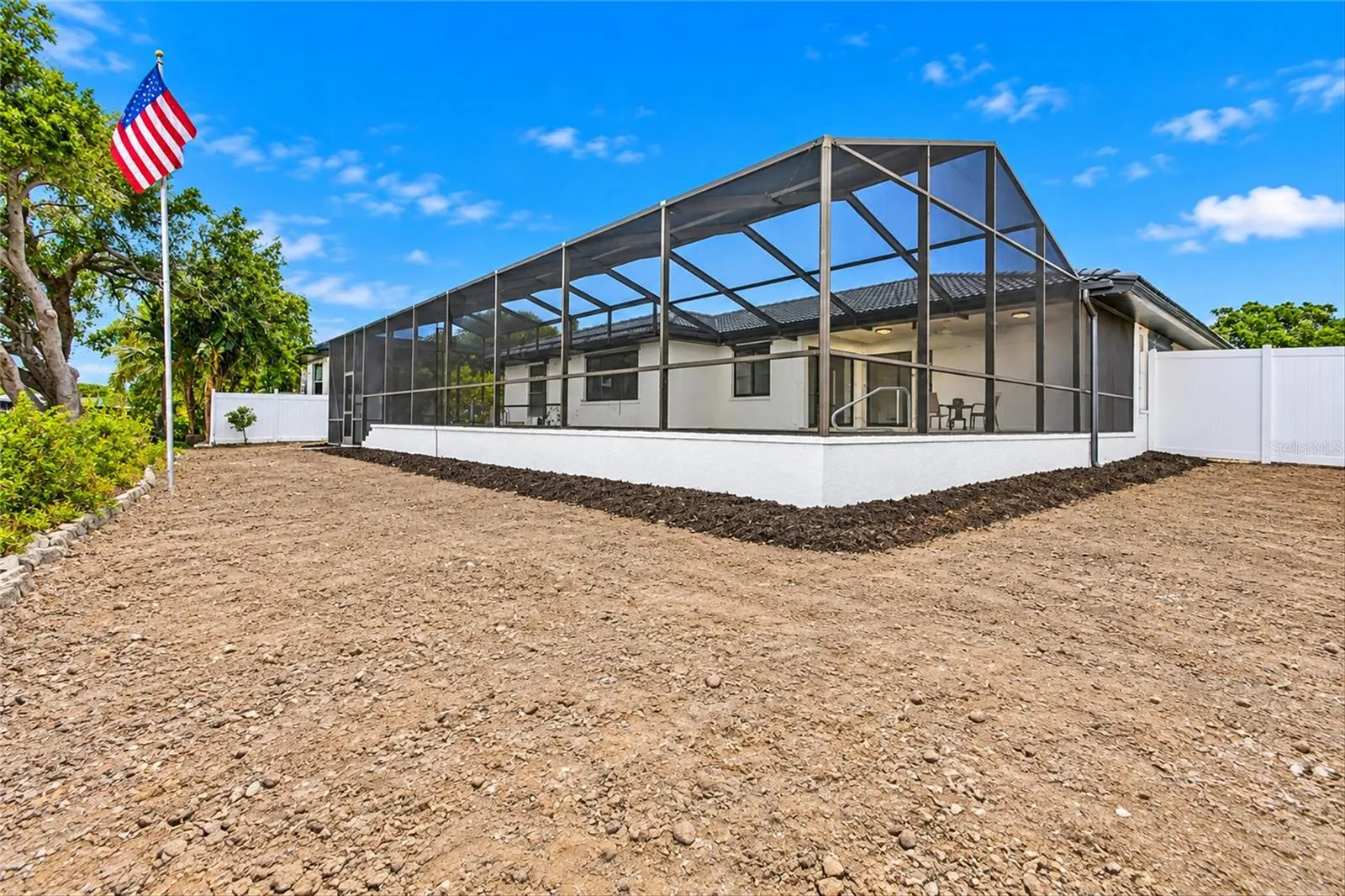 511 BONITO AVE