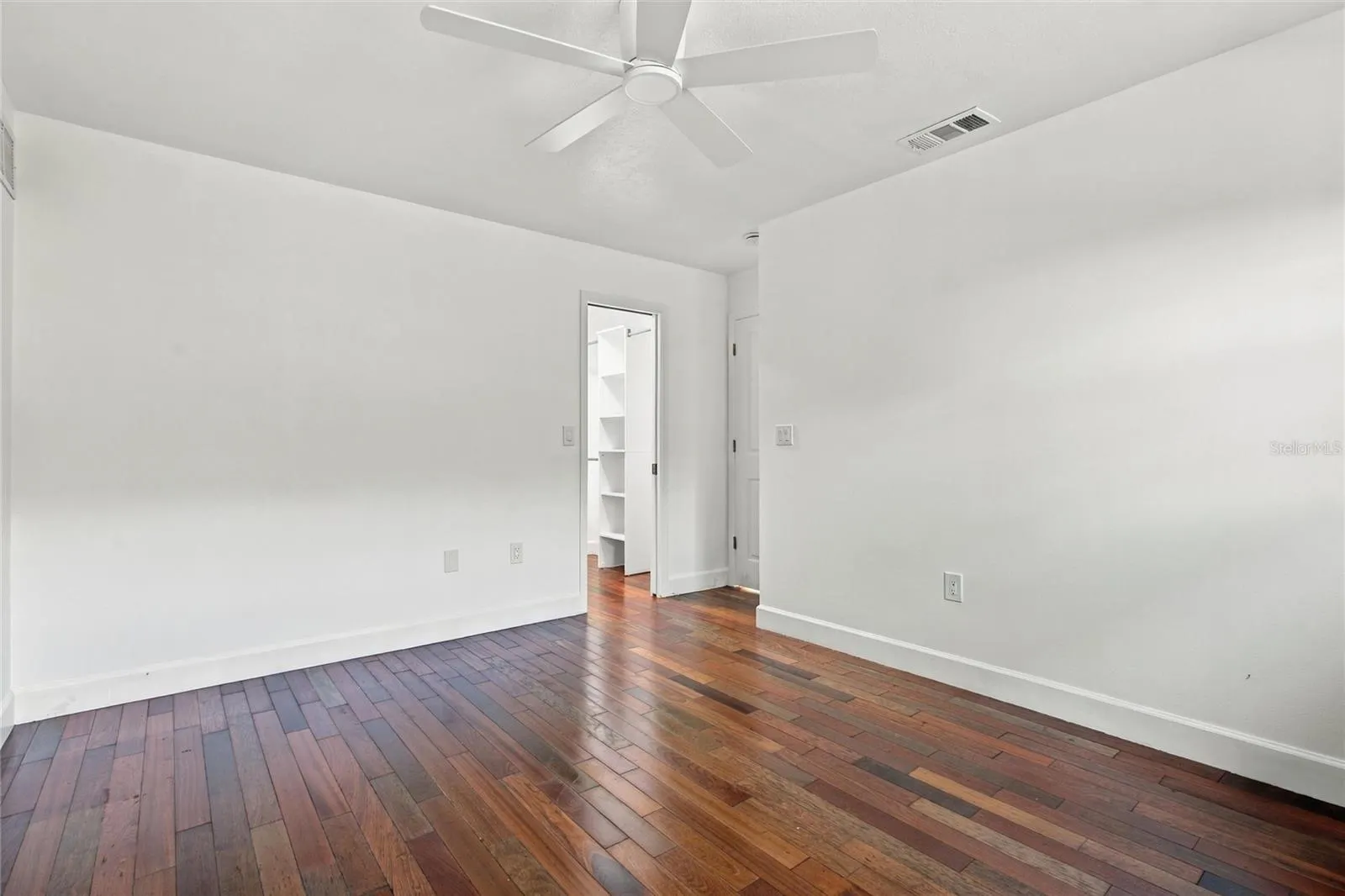 511 BONITO AVE