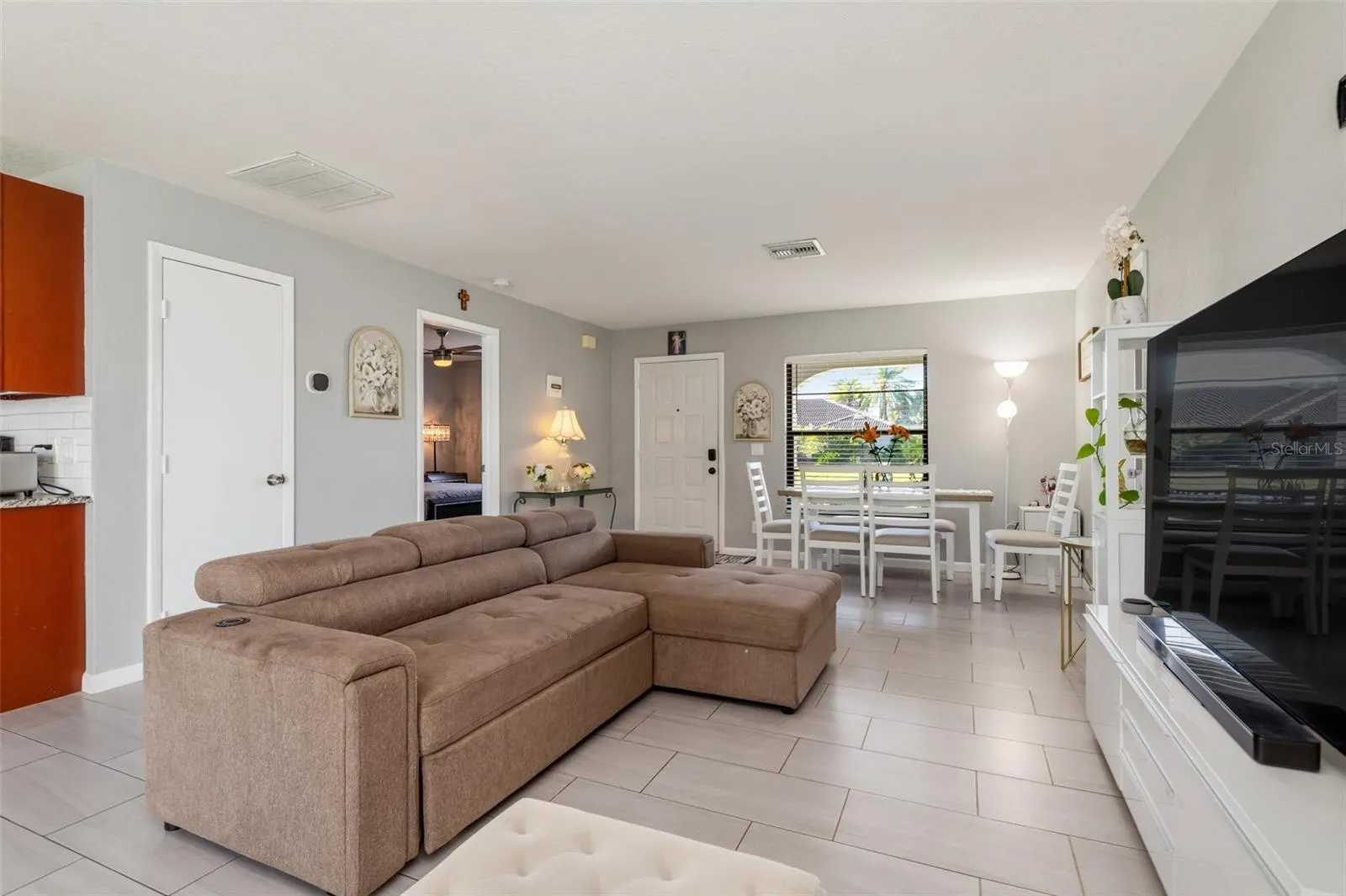 25683 AYSEN DR