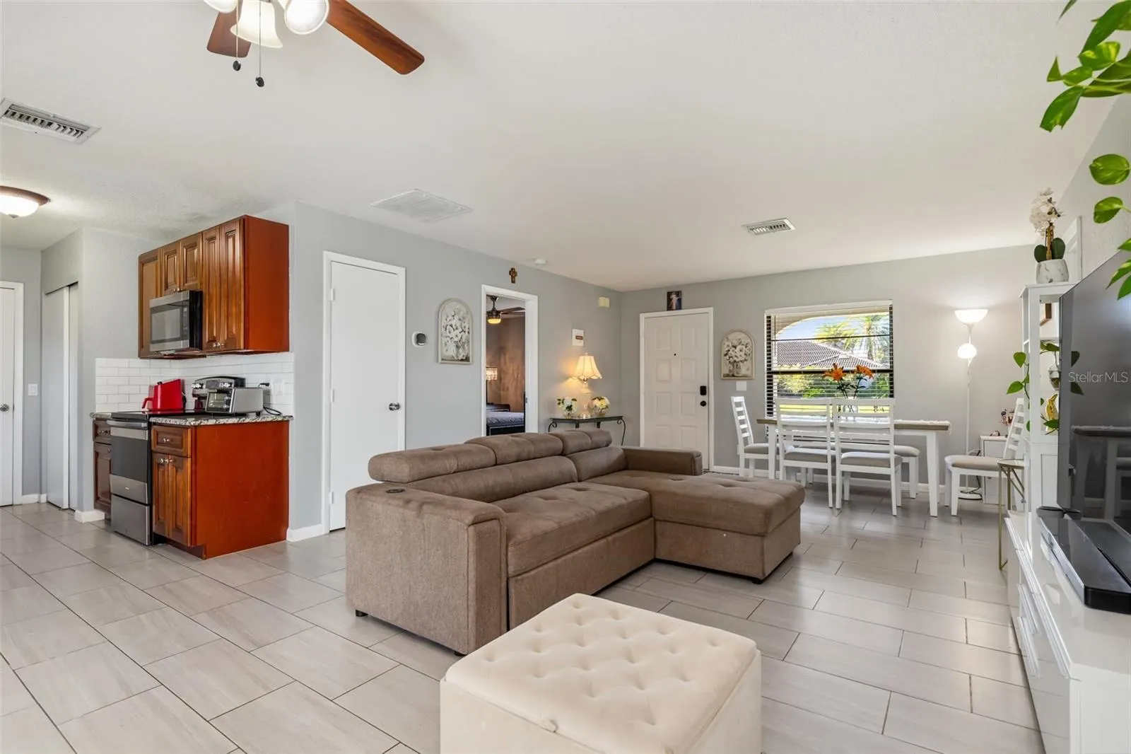 25683 AYSEN DR
