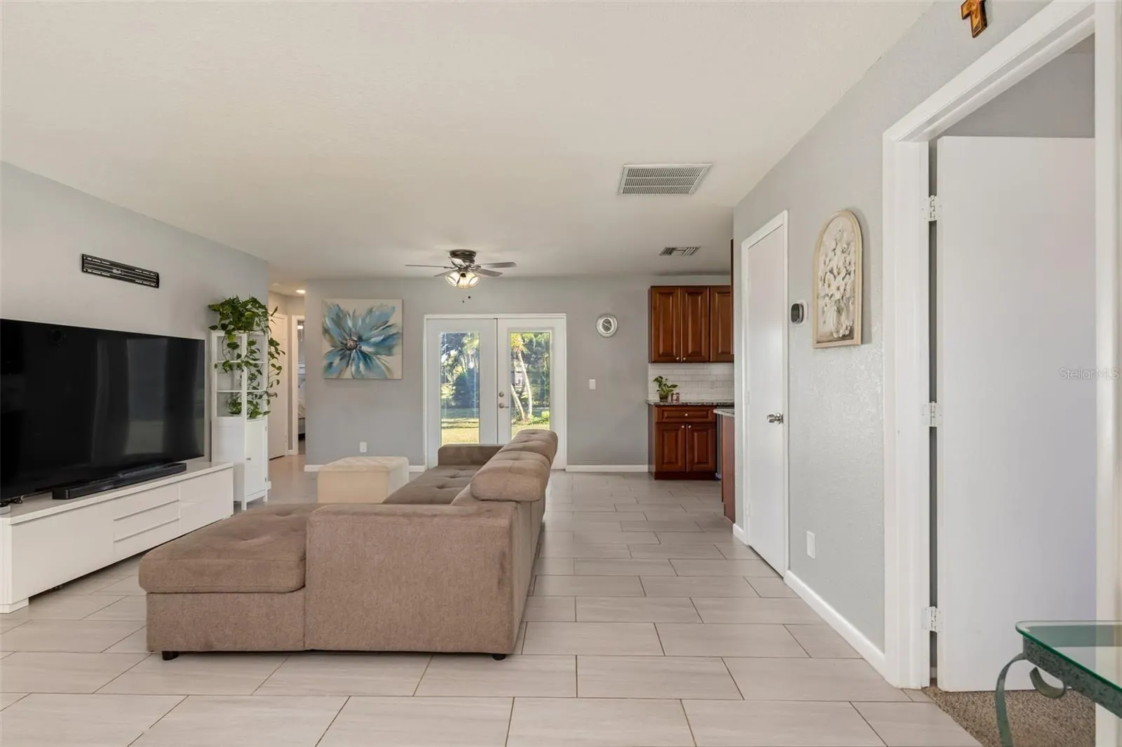 25683 AYSEN DR