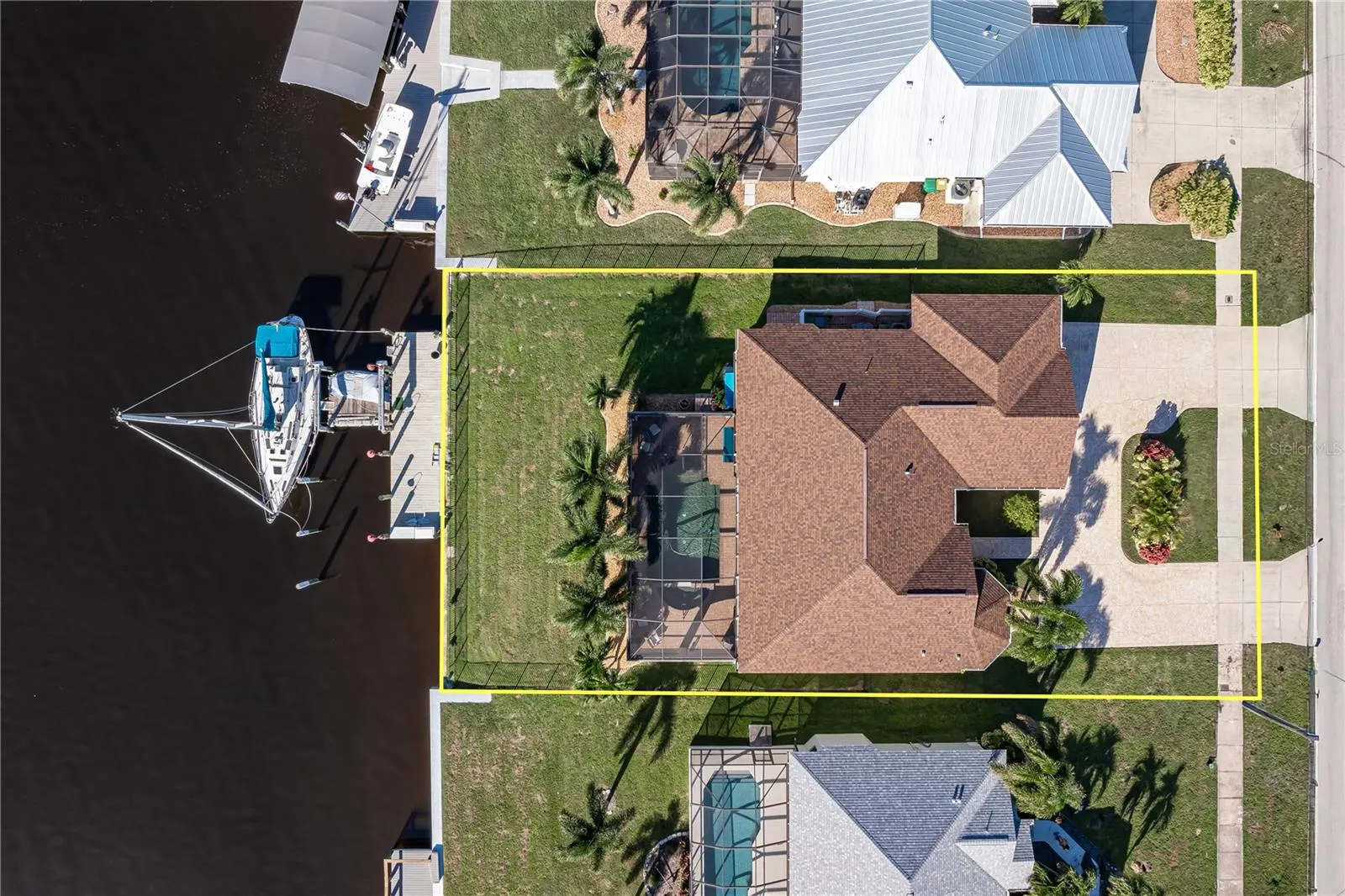 21551 EDGEWATER DR