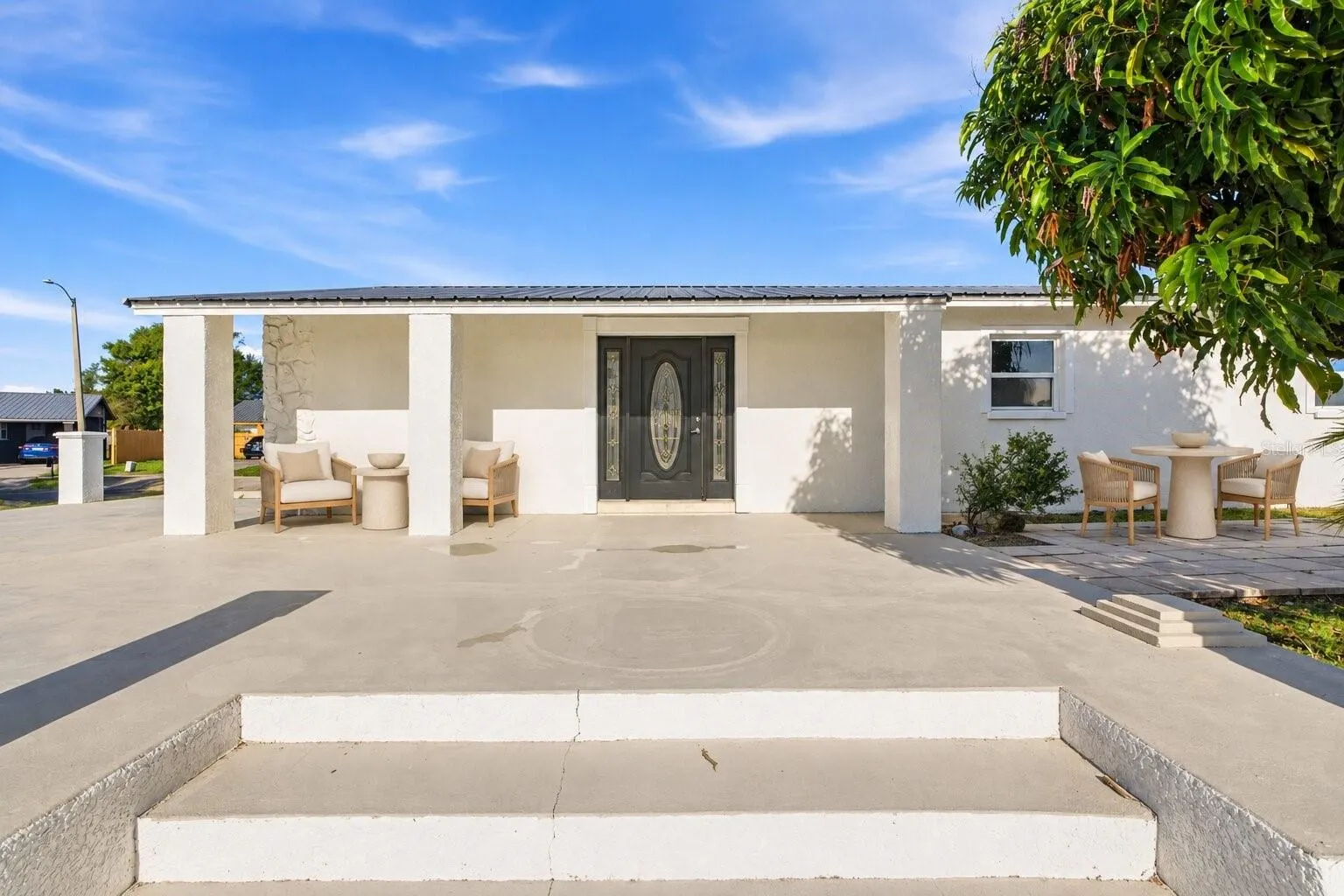 1129 SW GOLDEN AVE