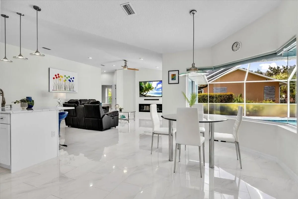 1041 HARBOUR DRAKE DR