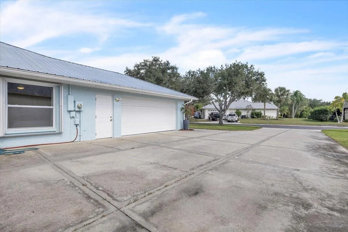 1041 HARBOUR DRAKE DR
