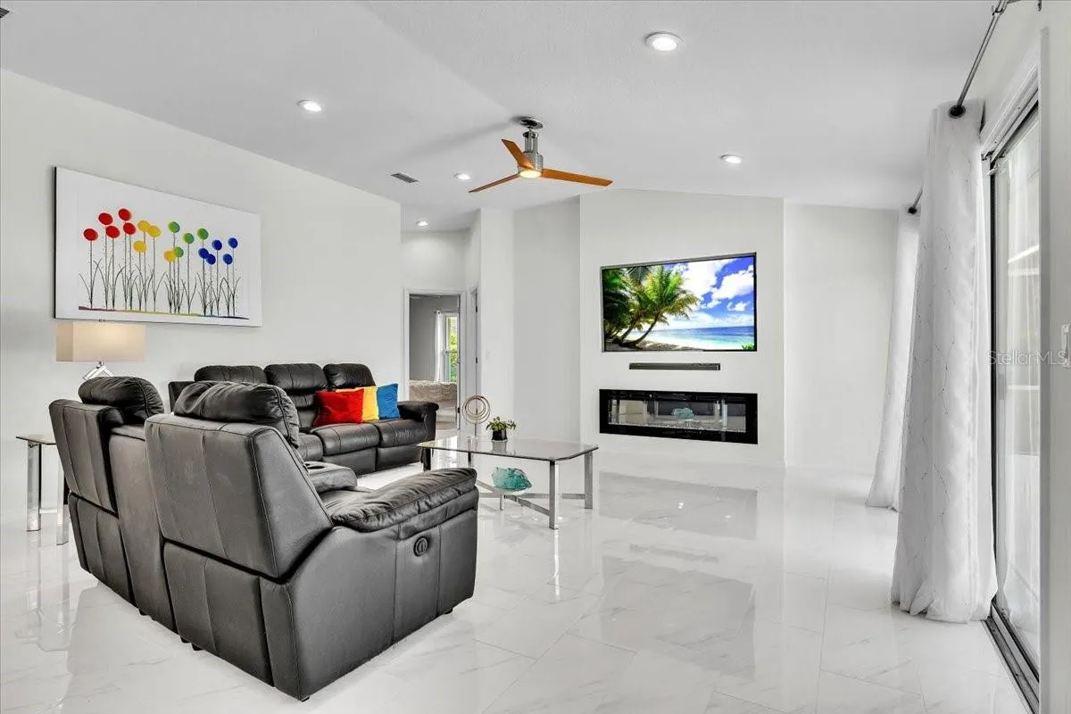 1041 HARBOUR DRAKE DR