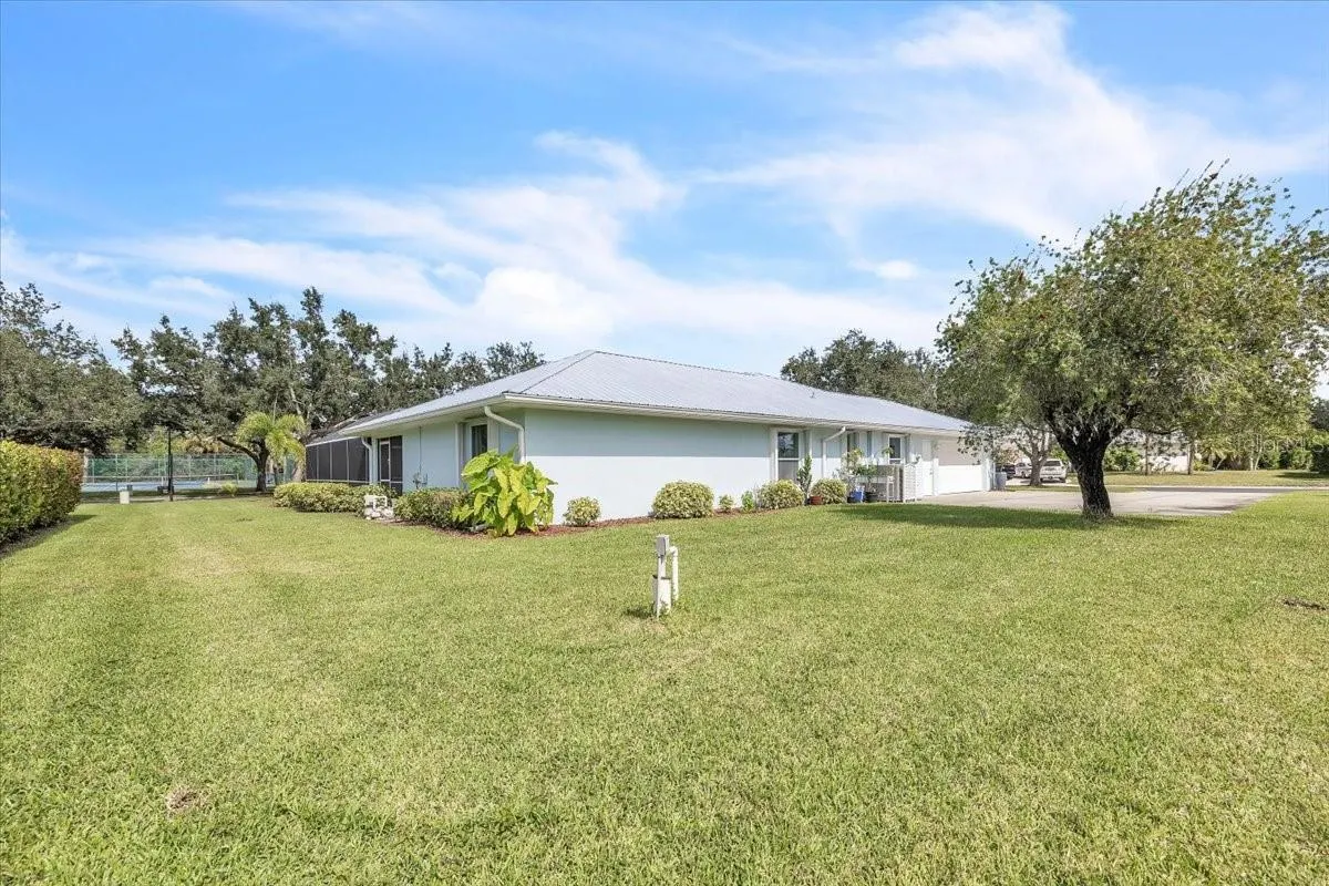 1041 HARBOUR DRAKE DR