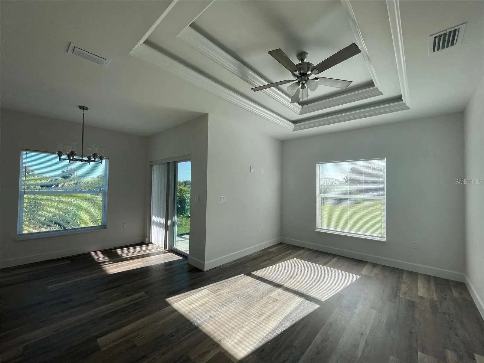 26 DONLON DR
