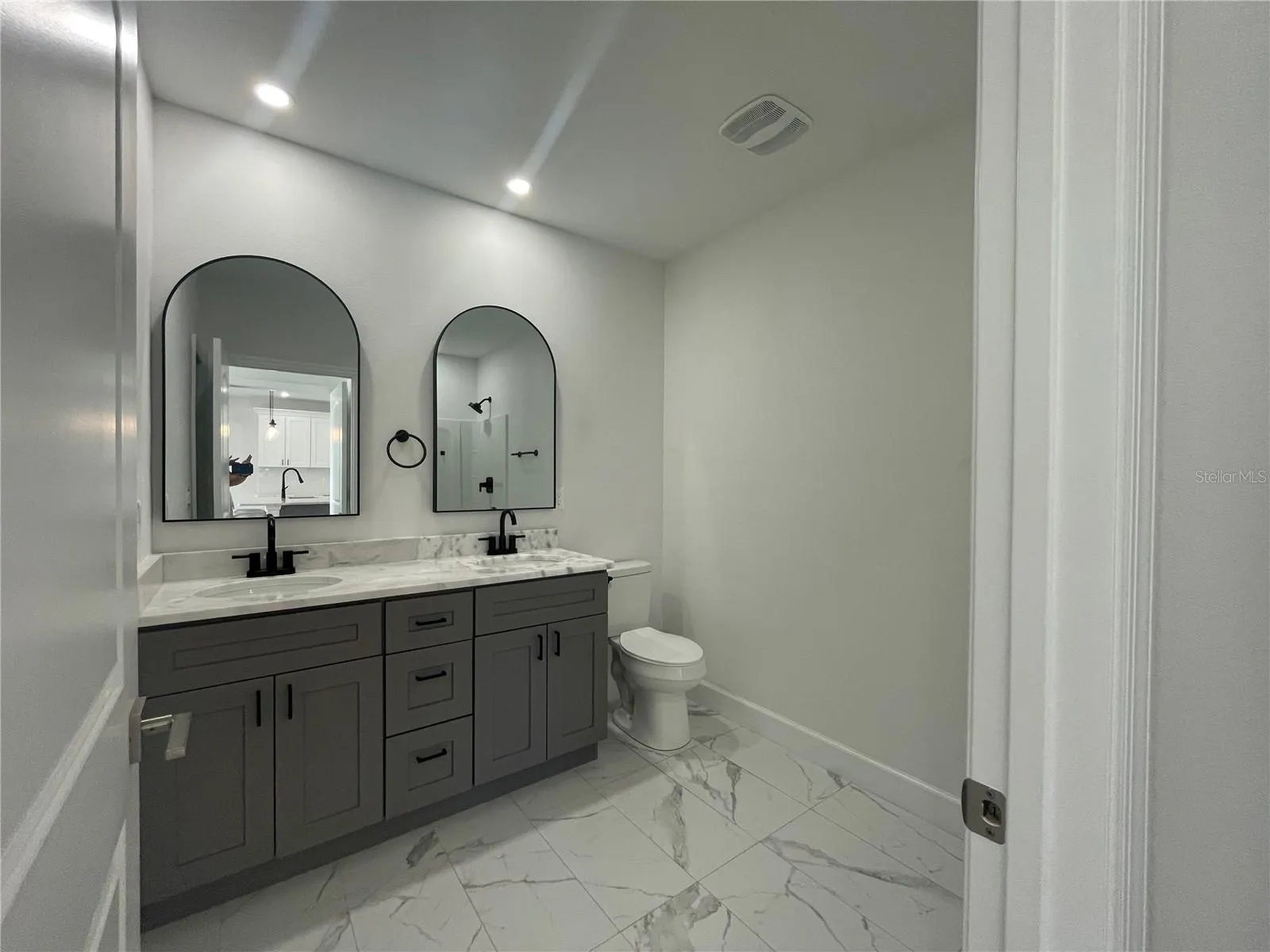 26 DONLON DR