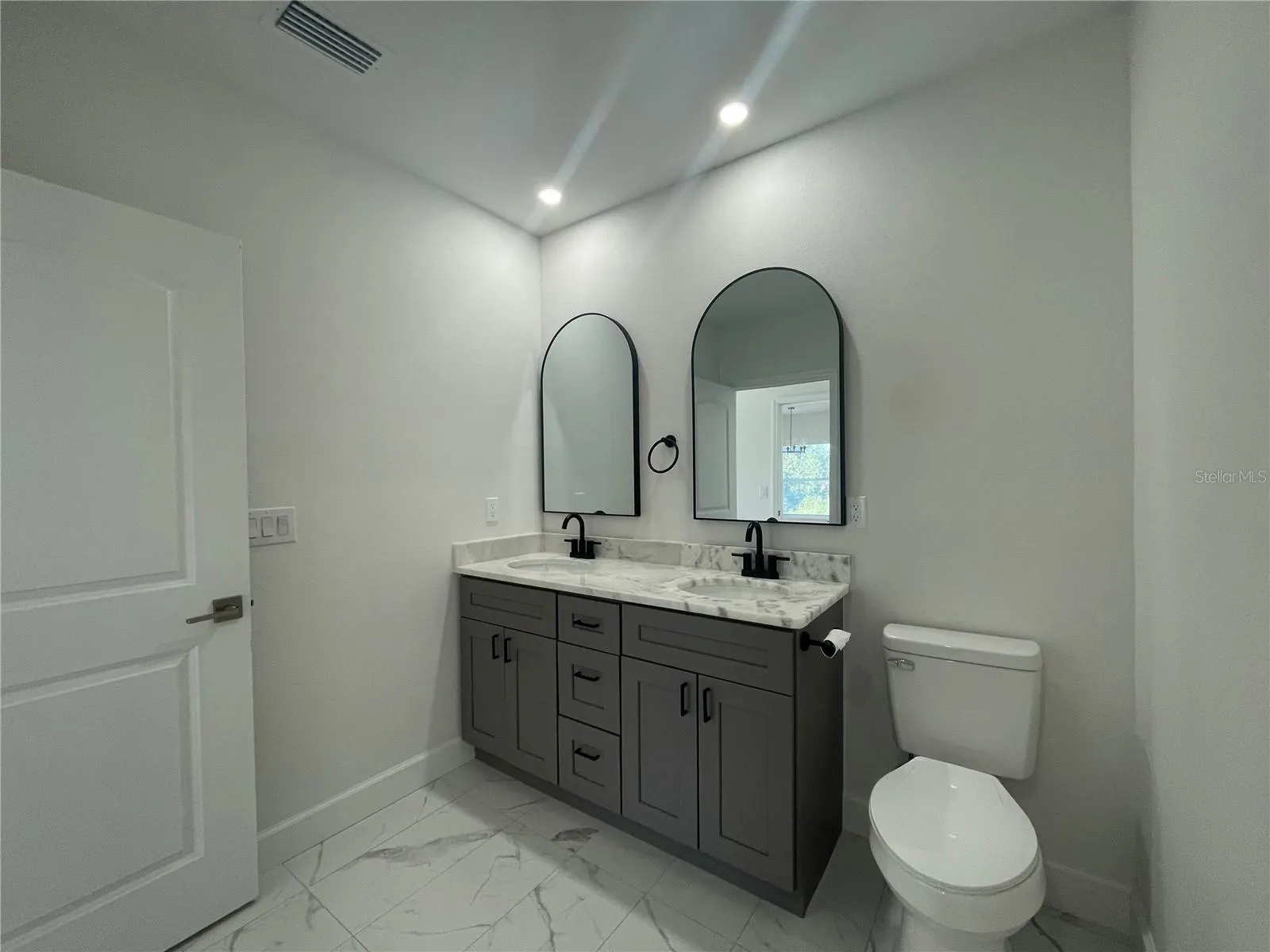 26 DONLON DR