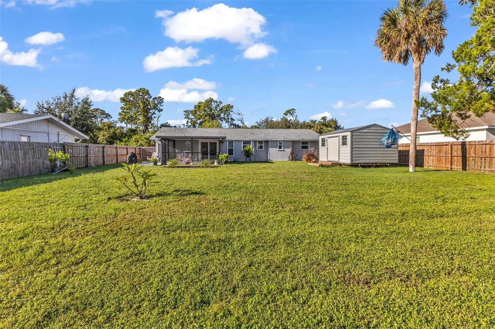 2562 LAKESHORE CIR