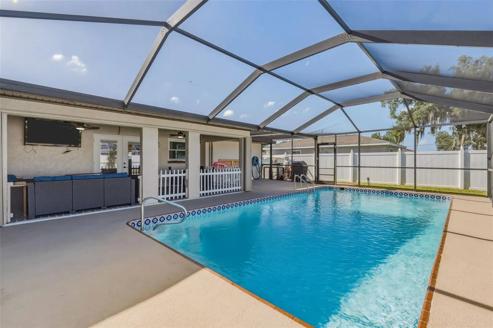 1010 RED BAY TER NW