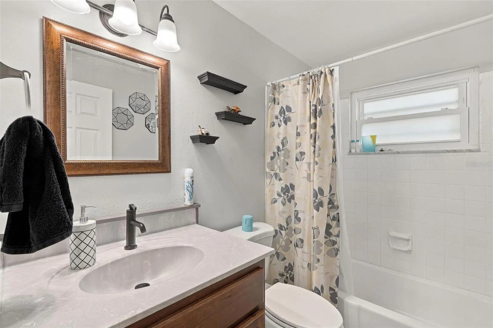 1010 RED BAY TER NW