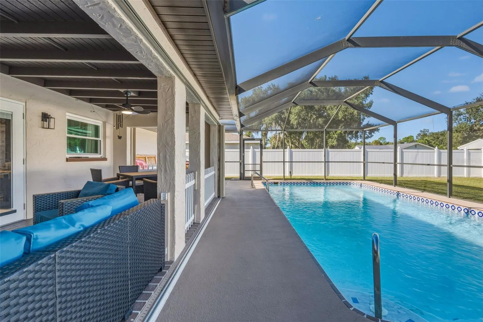 1010 RED BAY TER NW