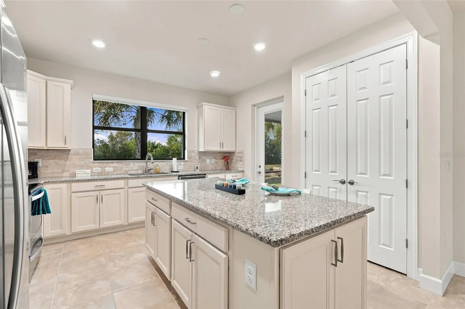 2589 DAISY DR