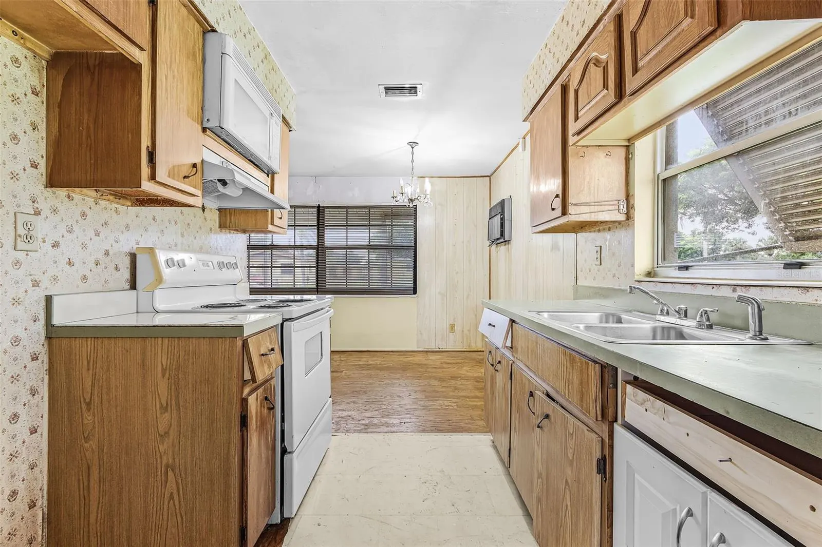 2450 AZTEC DR