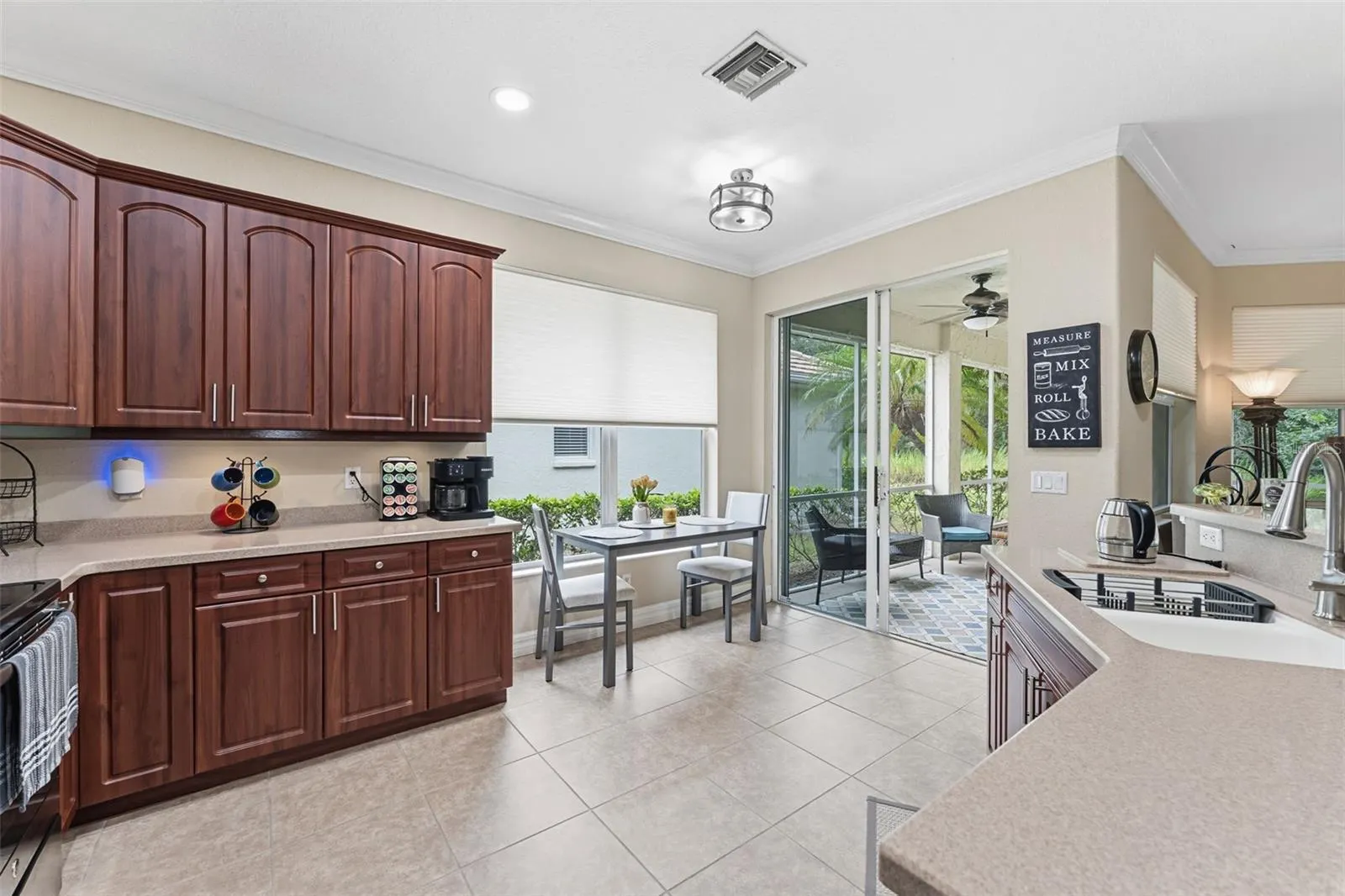 2290 MOSSY OAK DR