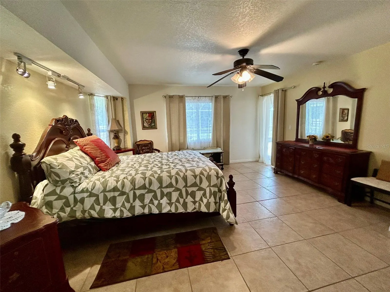 1801 BANANA ST