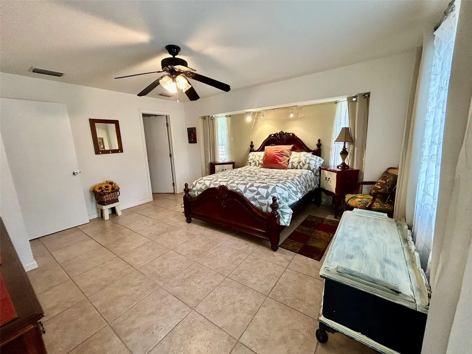1801 BANANA ST