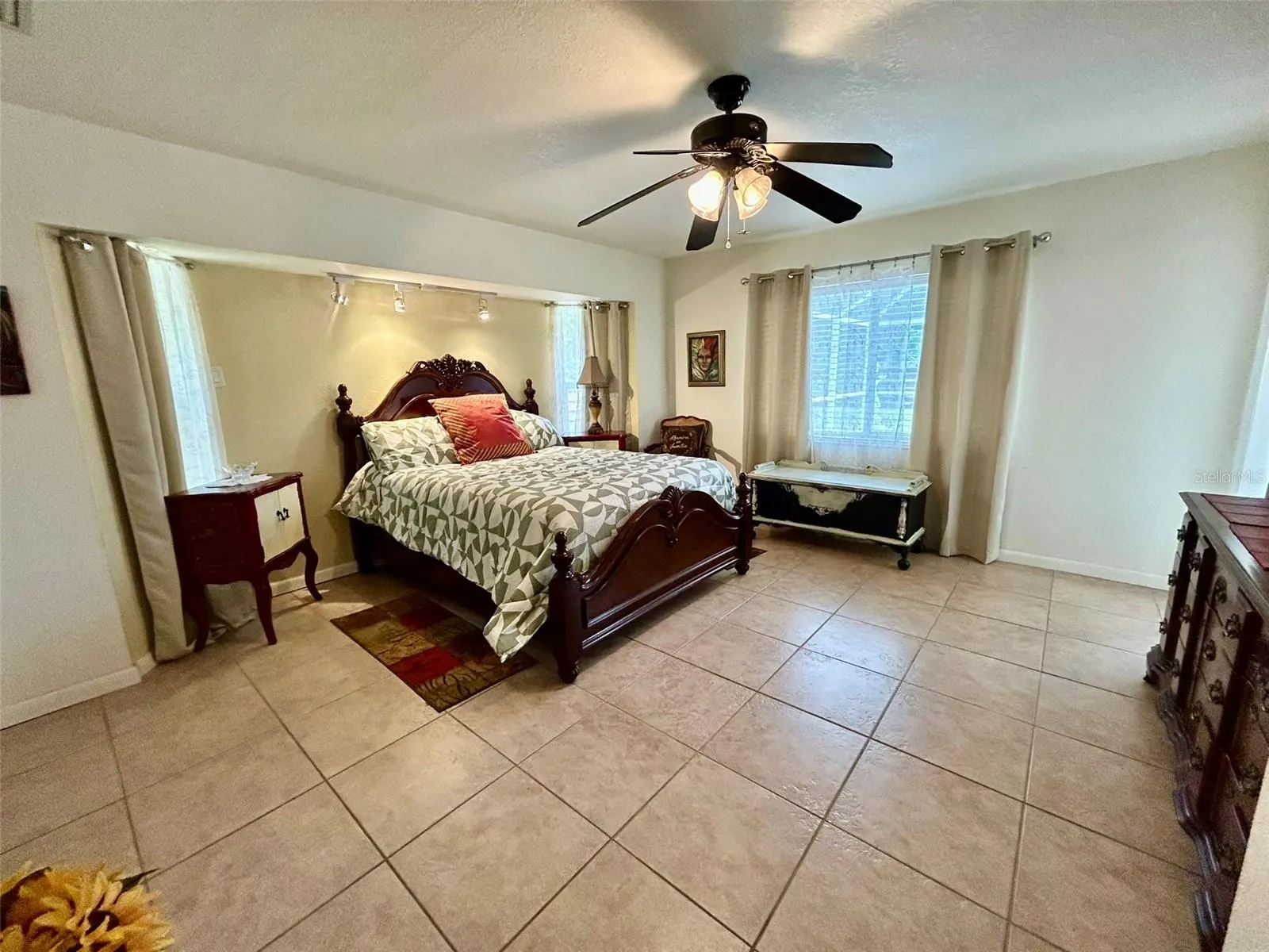 1801 BANANA ST