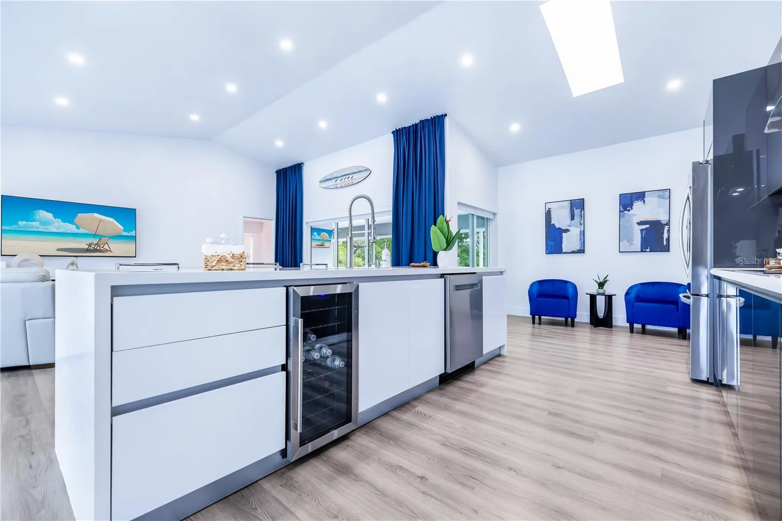 200 DOLPHIN PKWY