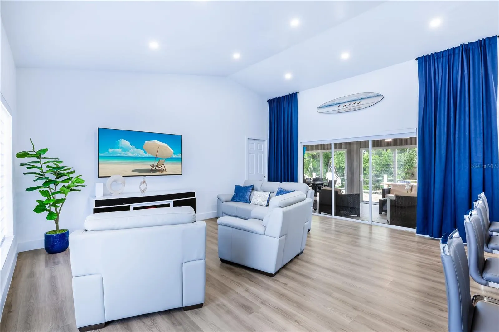 200 DOLPHIN PKWY